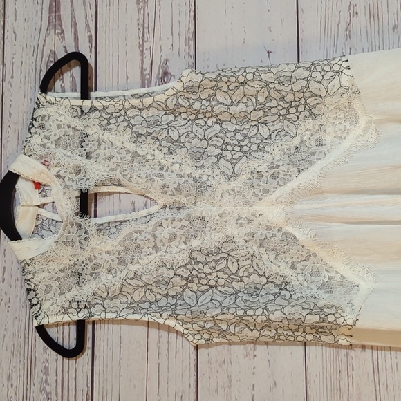 🖤 BOGO Beautiful Lace Chelsea and Violet Lace - Picture 2 of 4